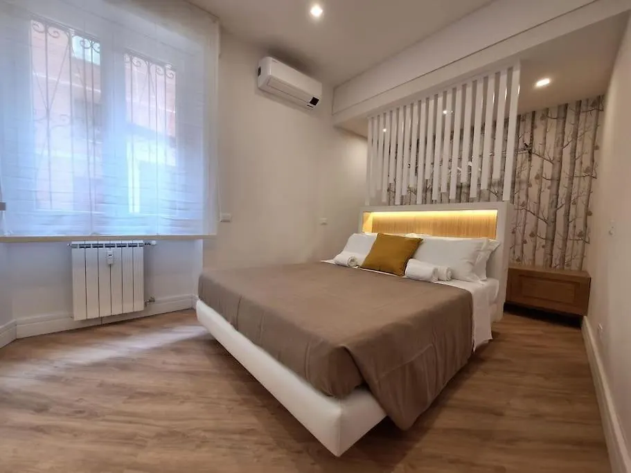 Apartment Peaceful 2 Bedrooms With Patio, Near Metro A Rome