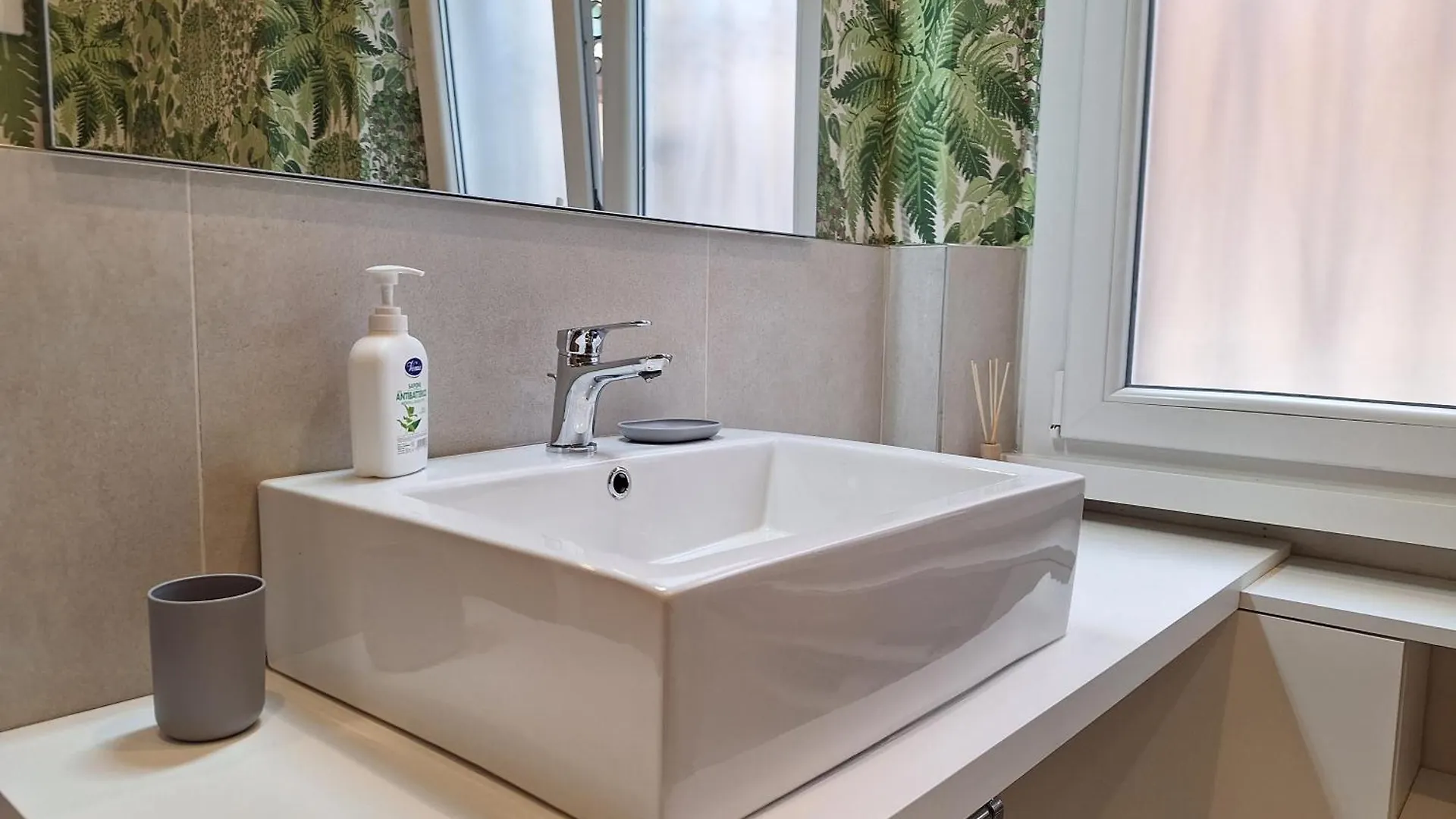Peaceful 2 Bedrooms With Patio, Near Metro A Rome Apartment