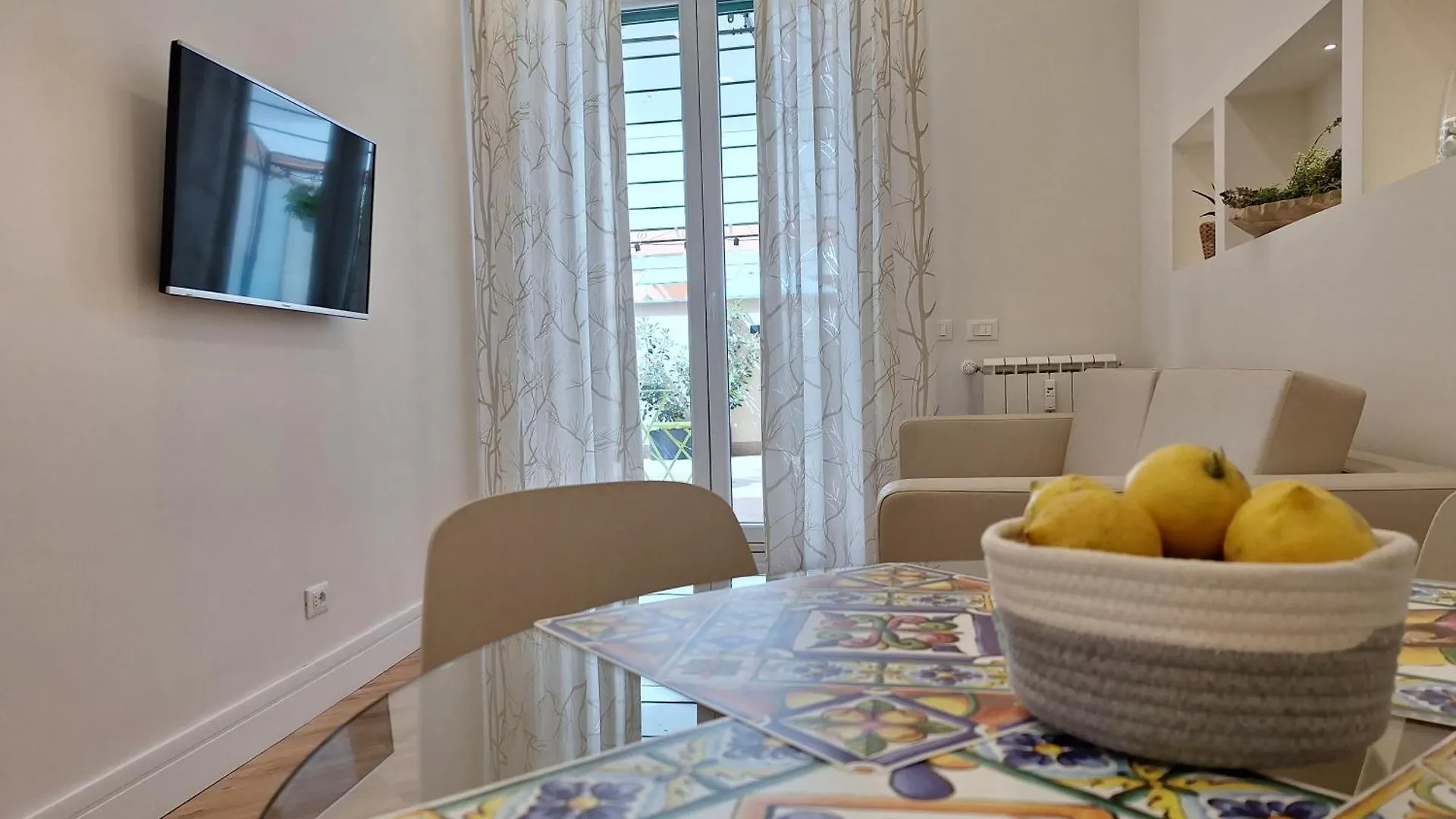 Peaceful 2 Bedrooms With Patio, Near Metro A Rome Apartment