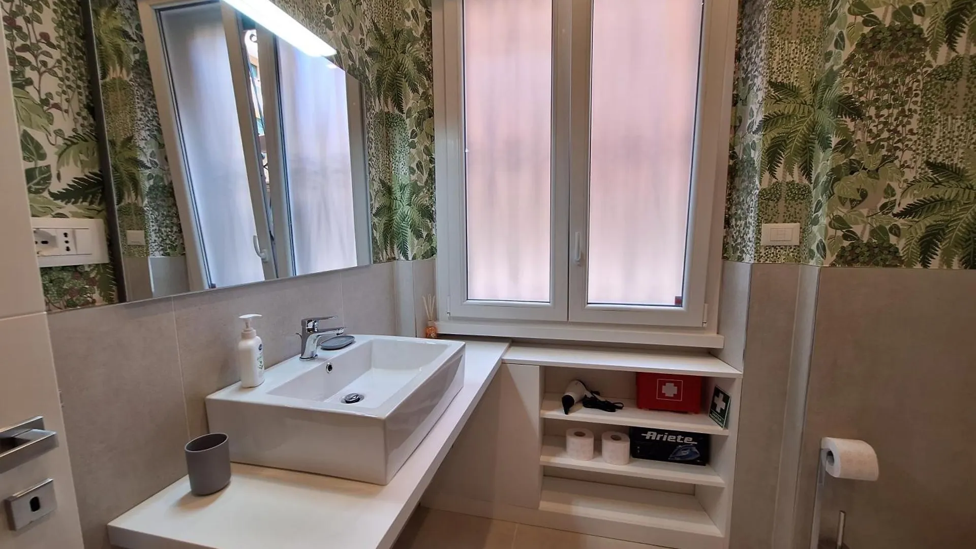 Apartment Peaceful 2 Bedrooms With Patio, Near Metro A Rome