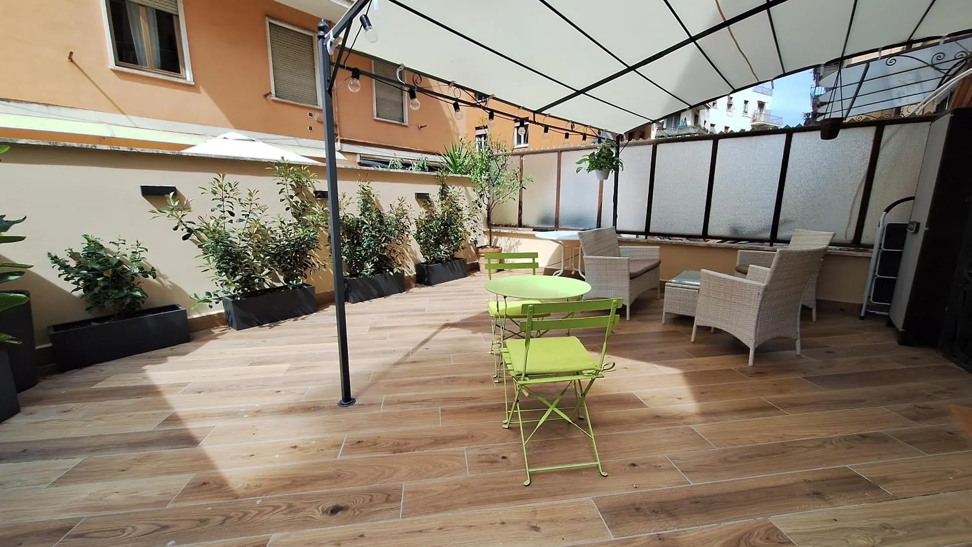 Apartment Peaceful 2 Bedrooms With Patio, Near Metro A Rome