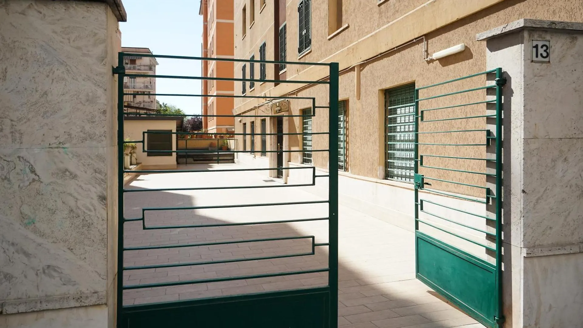 Peaceful 2 Bedrooms With Patio, Near Metro A Rome
