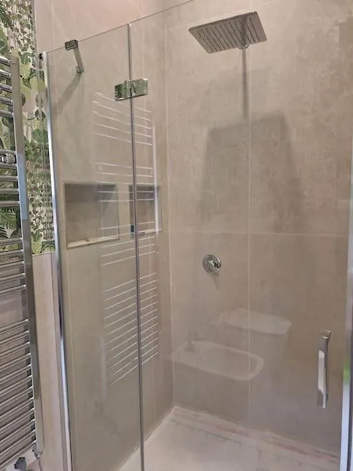 Peaceful 2 Bedrooms With Patio, Near Metro A Rome