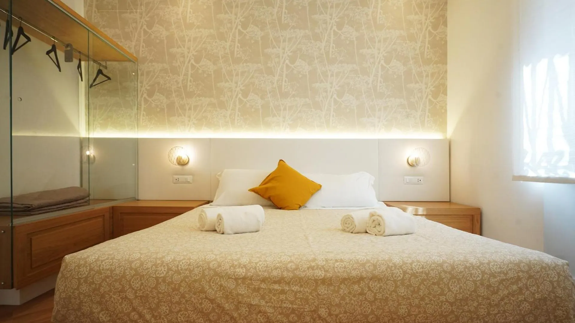 Apartment Peaceful 2 Bedrooms With Patio, Near Metro A Rome